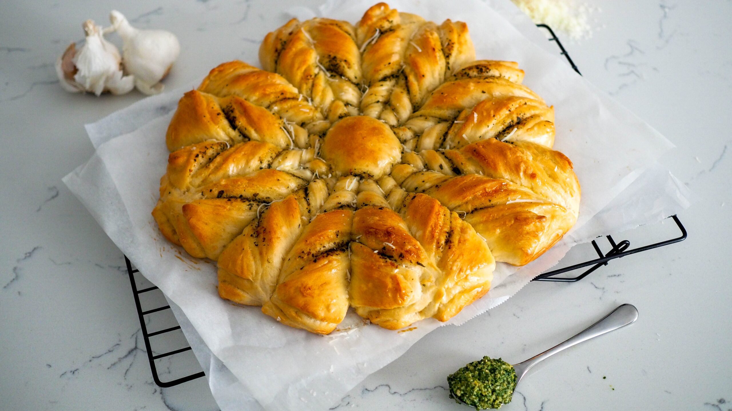 Pesto Parmesan Star Bread