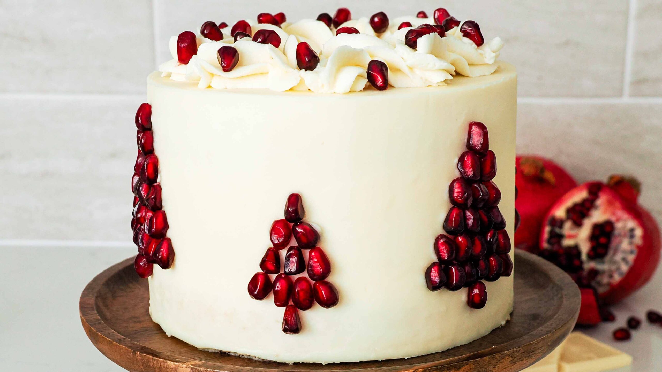https://floralapron.com/wp-content/uploads/2023/12/White-Chocolate-Pomegranate-Cake-Featured-Image-scaled.jpg