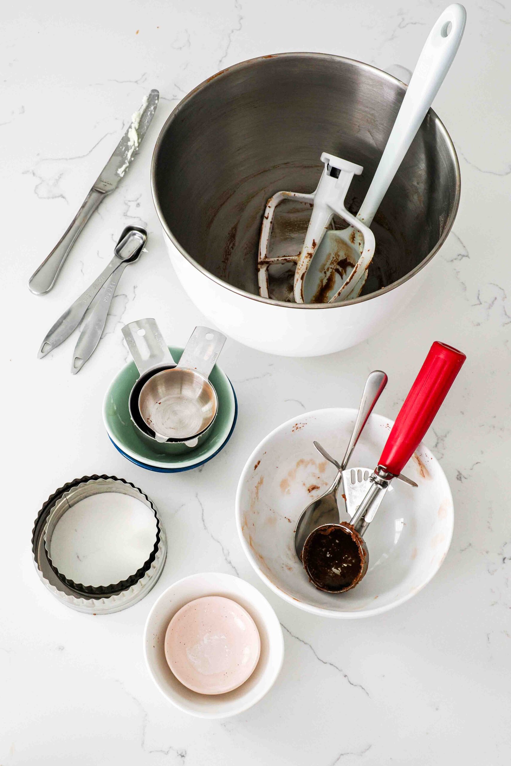 Dishes from double chocolate chip cookies.