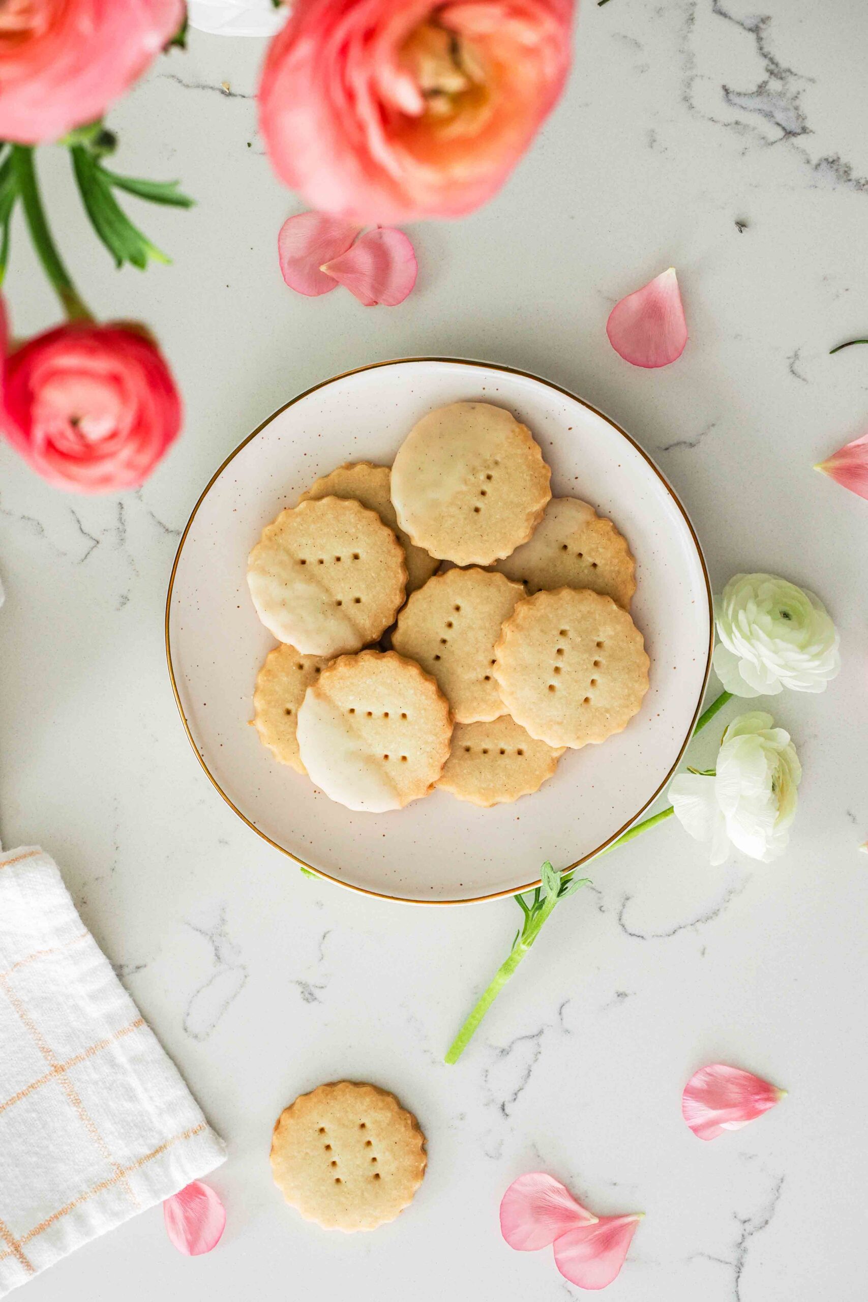 Vanilla shortbread cookies on a plate.